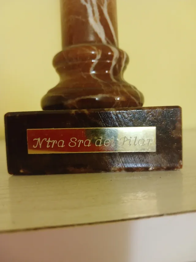 Figura Virgen del Pilar con peana