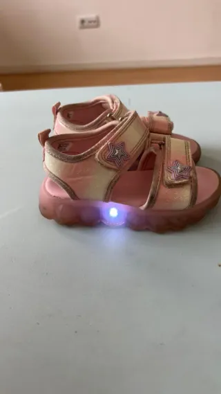 Sandálias Criança Com Luzes Rosa tamanho 23