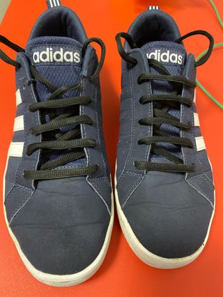 Zapatillas Adidas Azul Marino y Blanco