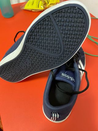 Zapatillas Adidas Azul Marino y Blanco