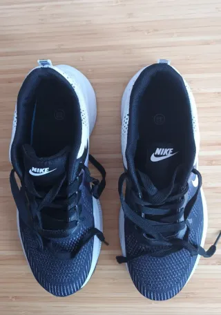 Zapatillas Nike Negras y Blancas