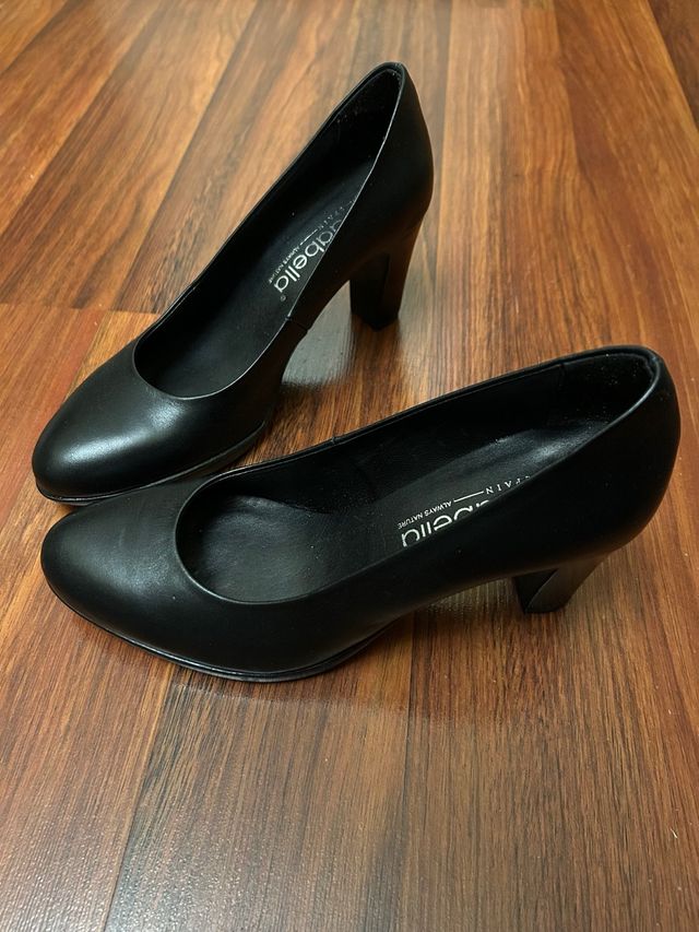 Tacones salón cuero negro talla 37. El Corte inglé