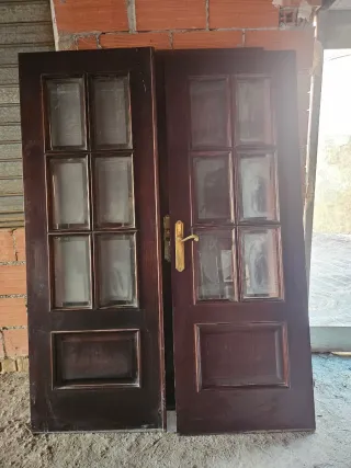 Puerta madera maciza