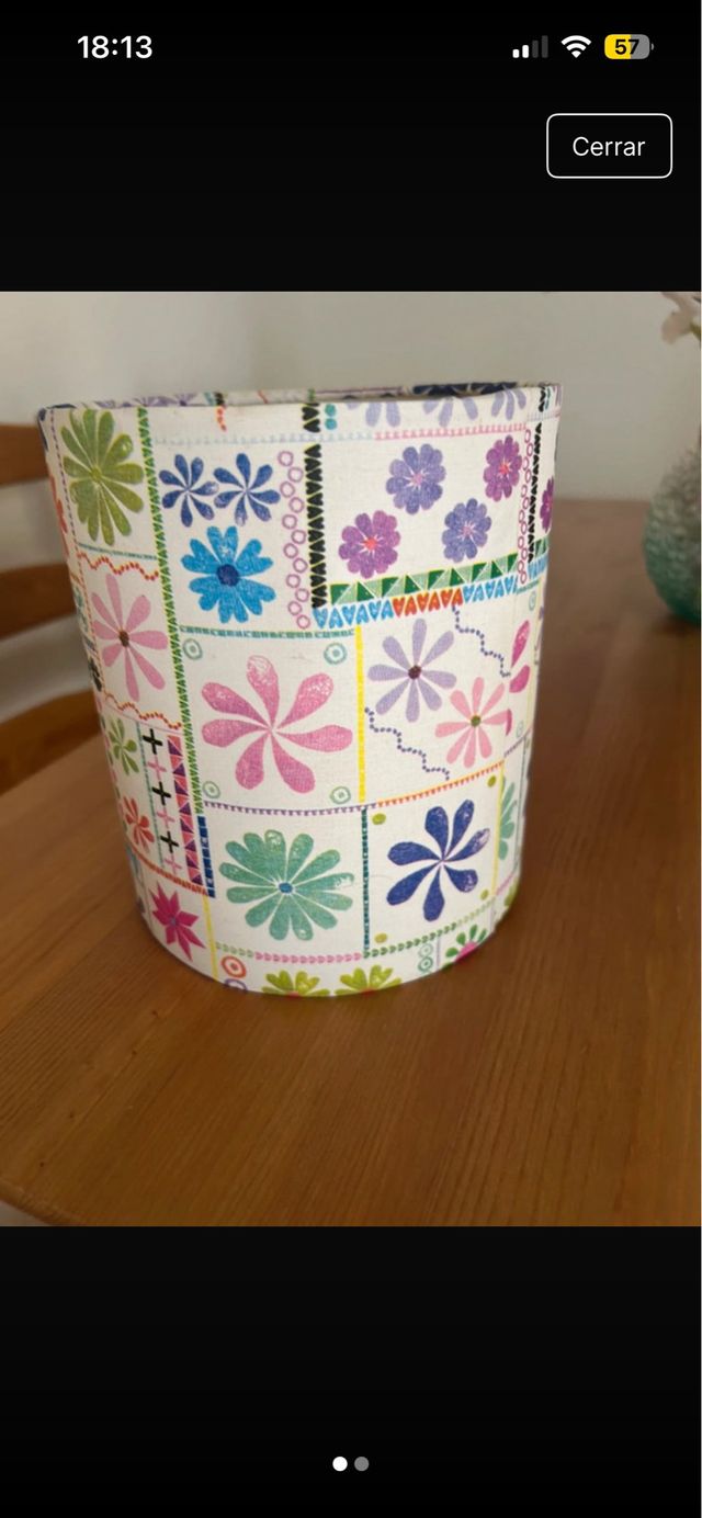 Tulipa de tela con flores