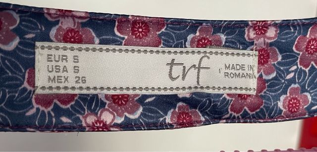 Vestido floral de raso, estilo japonés.