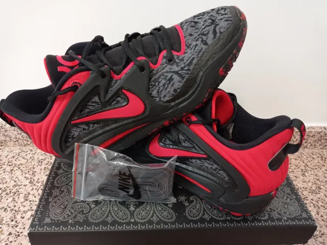 Zapatilla Nike KD Negra y Roja