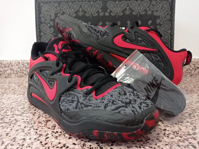 Zapatilla Nike KD Negra y Roja