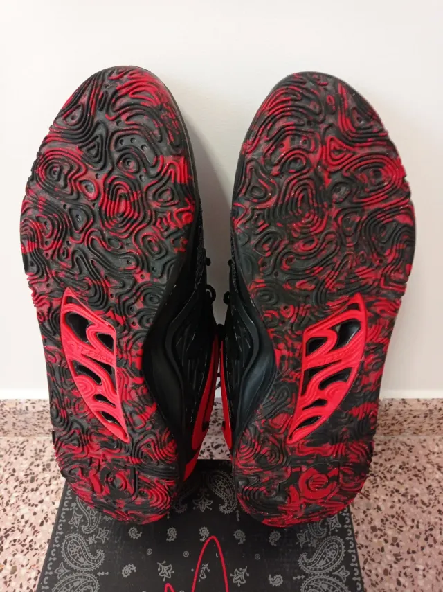 Zapatilla Nike KD Negra y Roja