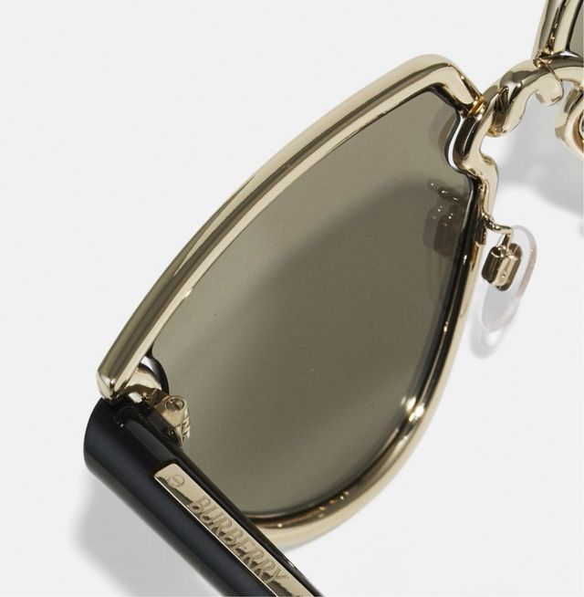 Gafas de sol Burberry doradas y negras