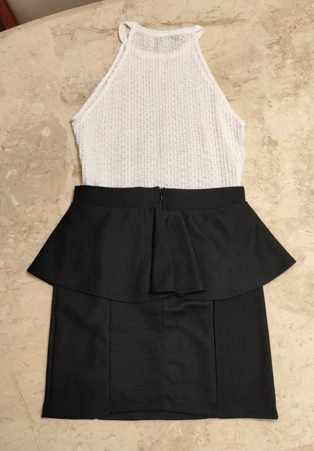 Conjunto Top Blanco y Falda Negra Volantes