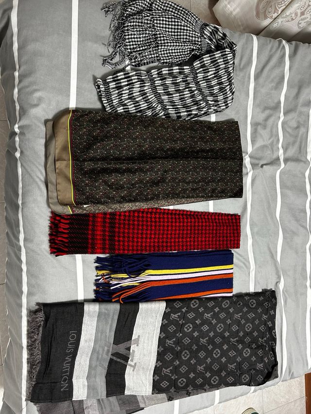 Lote de fulares en buen estado, uno es de seda