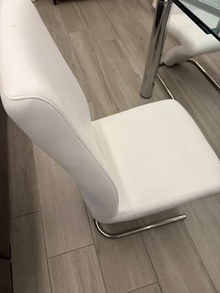 Mesa cristal diseño y 4 sillas piel