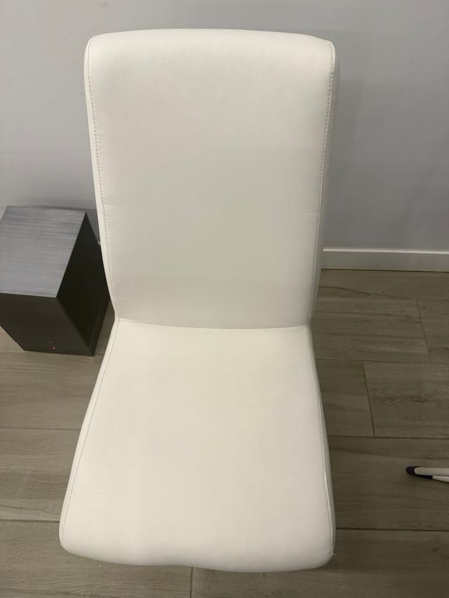 Mesa cristal diseño y 4 sillas piel