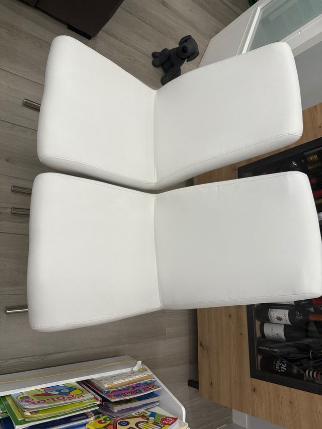 Mesa cristal diseño y 4 sillas piel