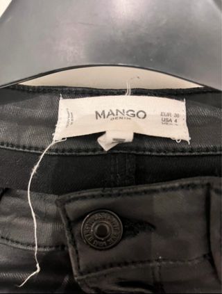 Vaqueros efecto piel Mango Talla S