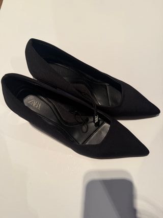 Zapatos de tacón Zara negros