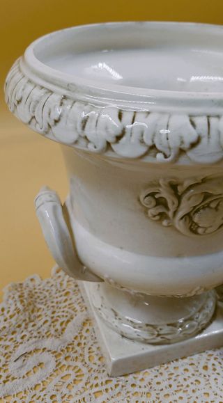 Vaso a coppa in ceramica in stile classico