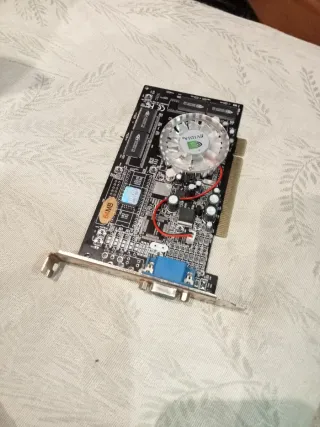 Tarjeta Gráfica NVIDIA GeForce MX400 64MB PCI