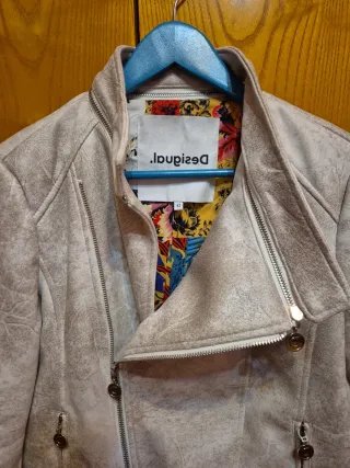 Cazadora Desigual Beige y Dorada