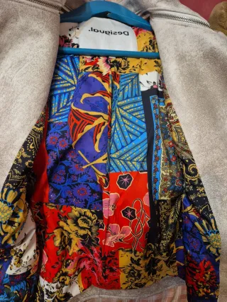 Cazadora Desigual Beige y Dorada