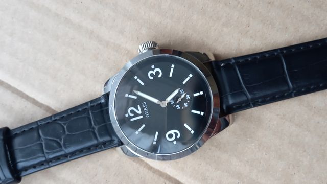 Reloj Guess Negro con Correa de Piel