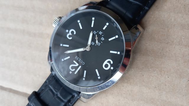 Reloj Guess Negro con Correa de Piel