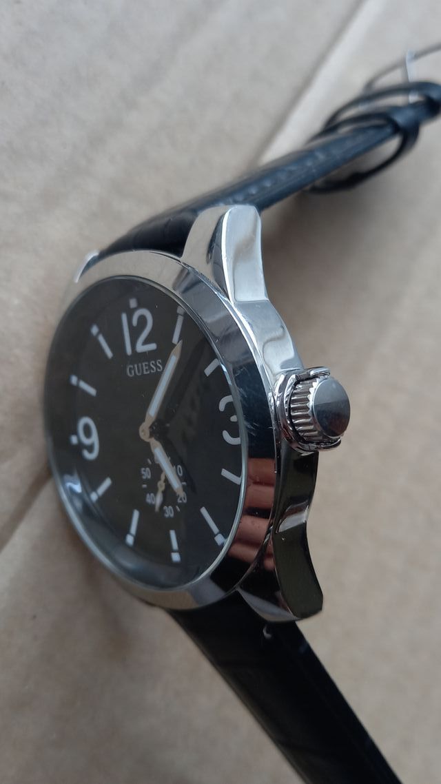 Reloj Guess Negro con Correa de Piel