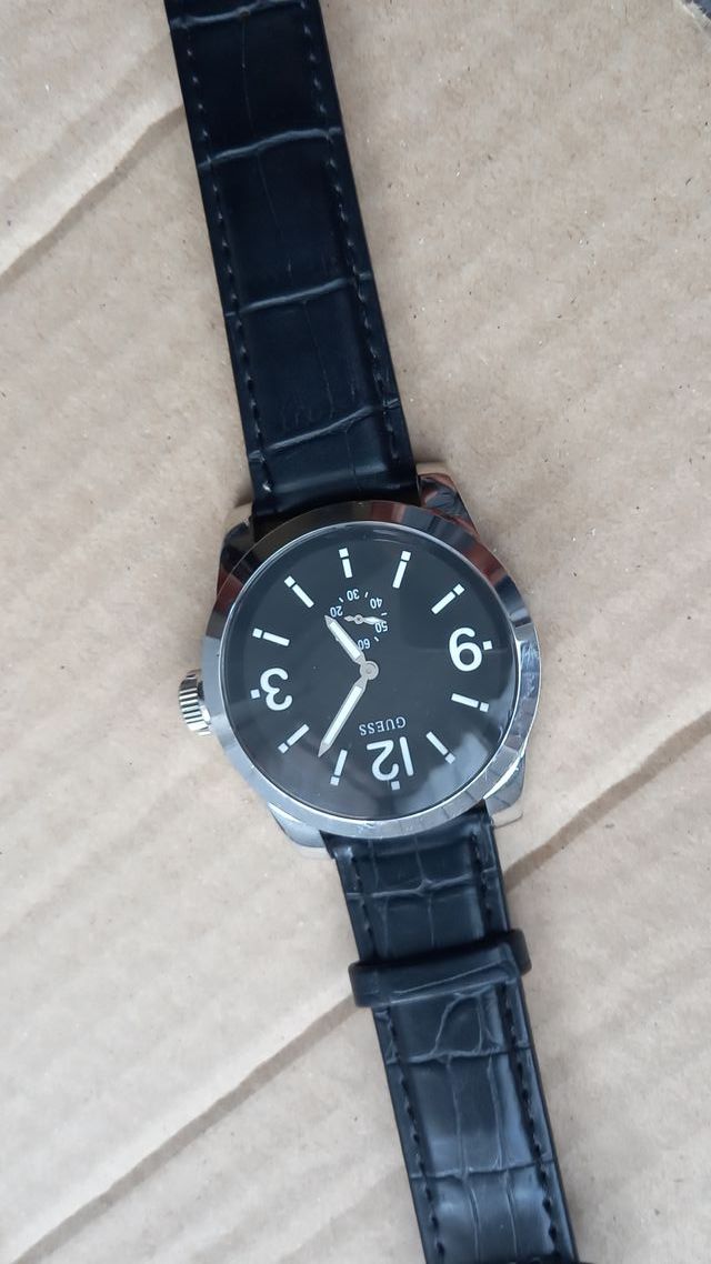 Reloj Guess Negro con Correa de Piel