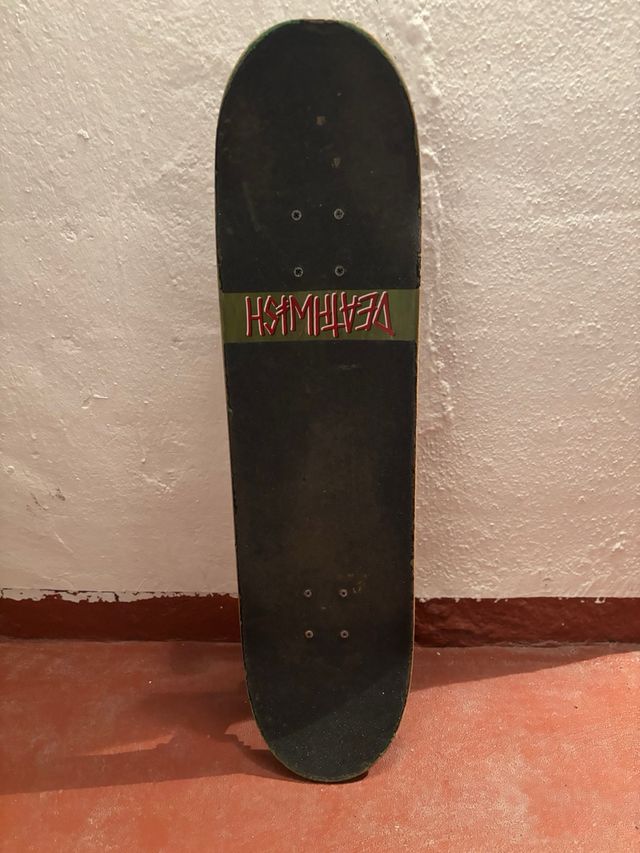 Skate de madera con ruedas