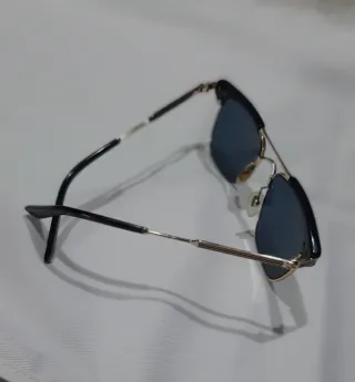 Occhiali da sole Gucci neri e oro