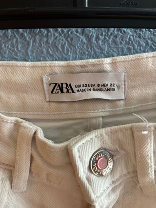 Pantalón corto vaquero Zara beige Talla XS