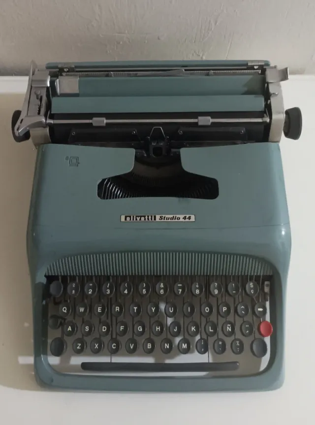 Máquina de escribir Olivetti Studio 44