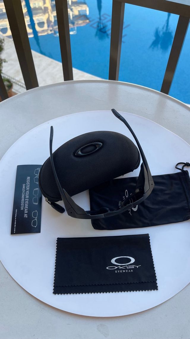 Lentes Oakley Clifden