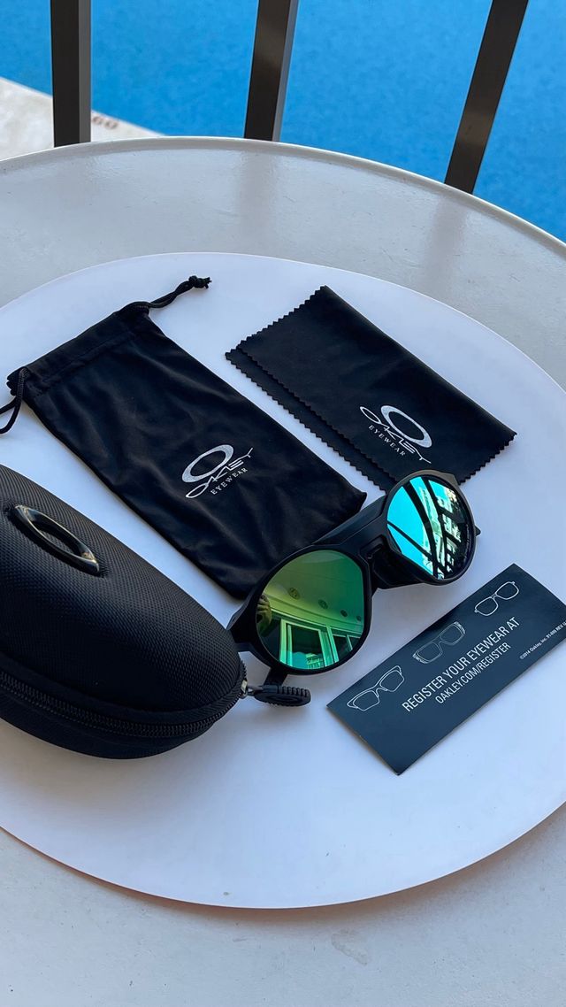 Lentes Oakley Clifden