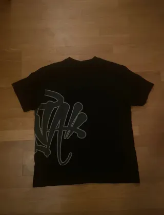 Camiseta Syna World Negra