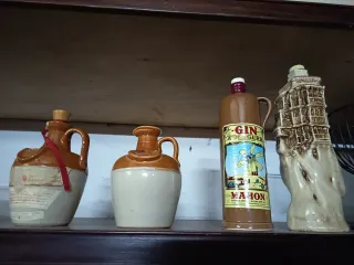 Bottiglie di ceramica vintage