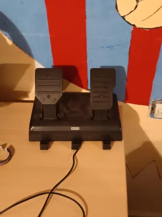 Volante y Pedales PS4/PS5 Thrustmaster