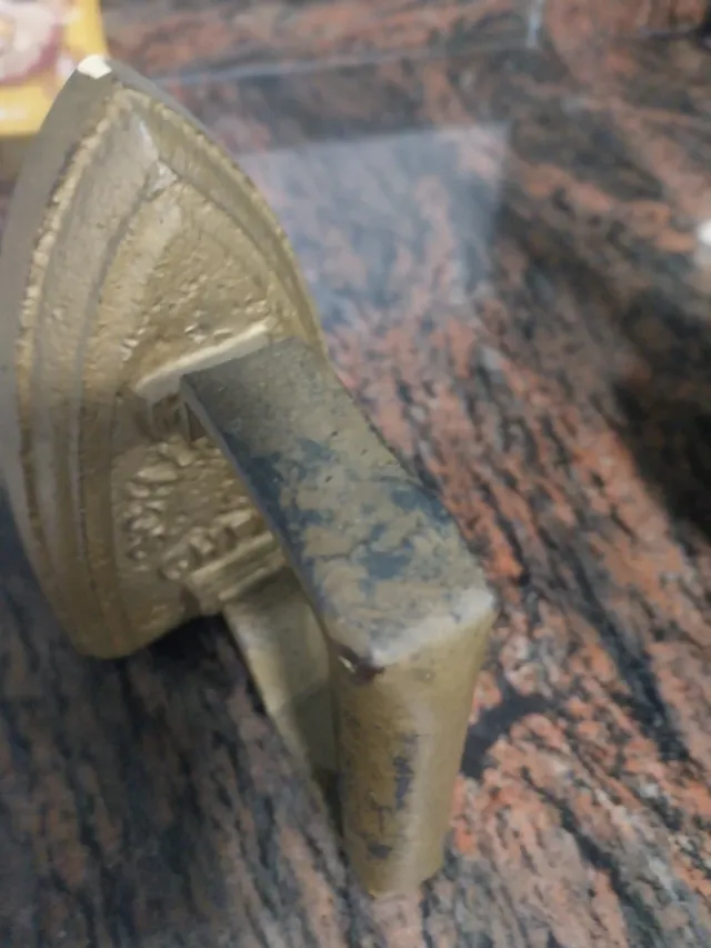 Plancha de hierro antigua