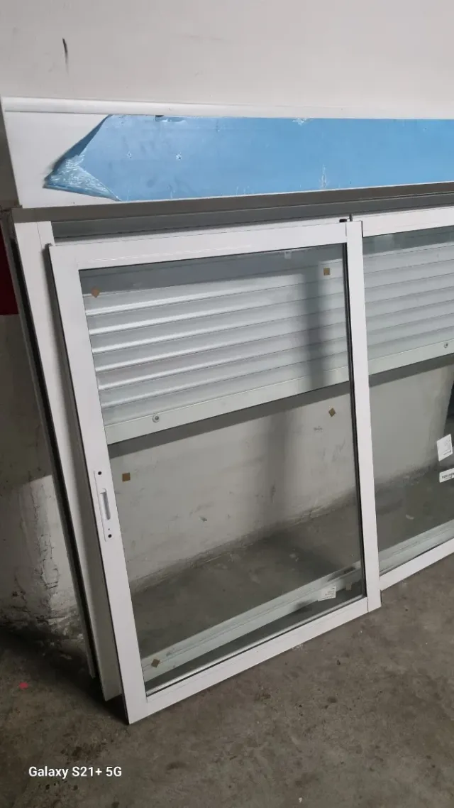 Ventana corredera con persiana