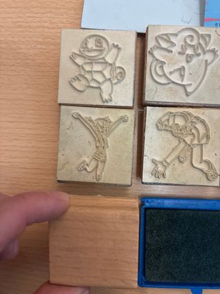 Juego Sellos Pokemon 2000 - Madera y Tinta