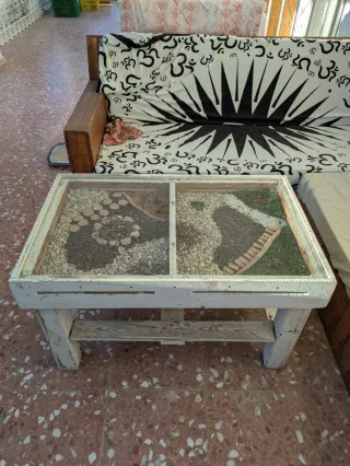 Mesa macetero de madera reciclada y de cristal