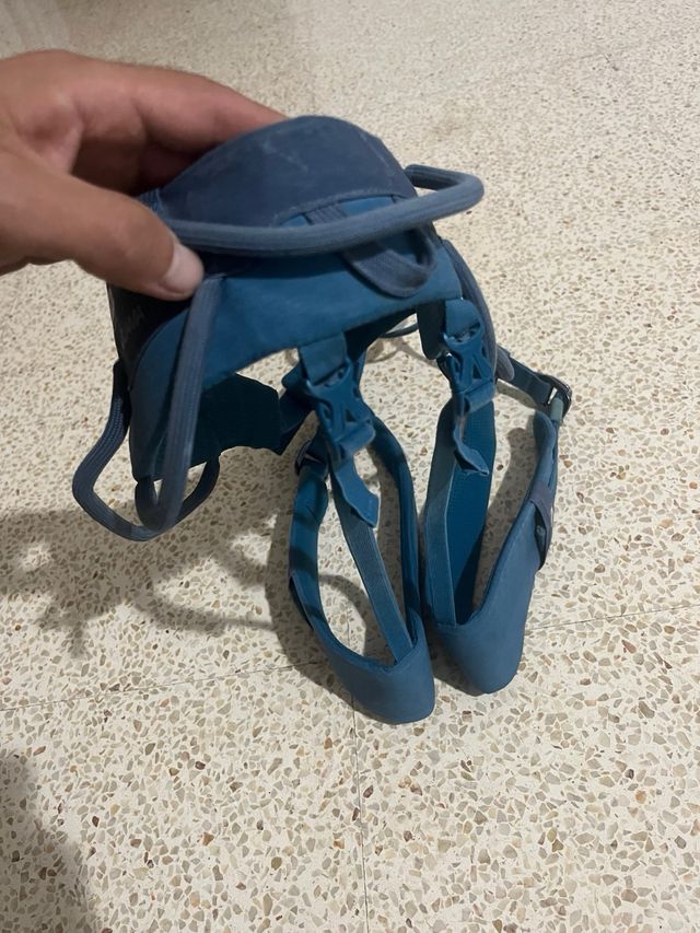 Arnés escalada Petzl Adjama