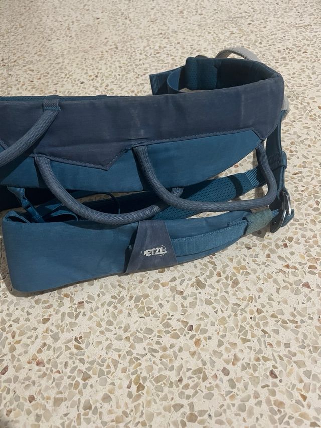 Arnés escalada Petzl Adjama