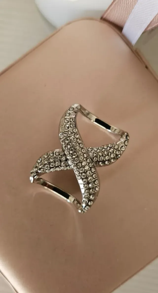 Fermacravatta con brillanti