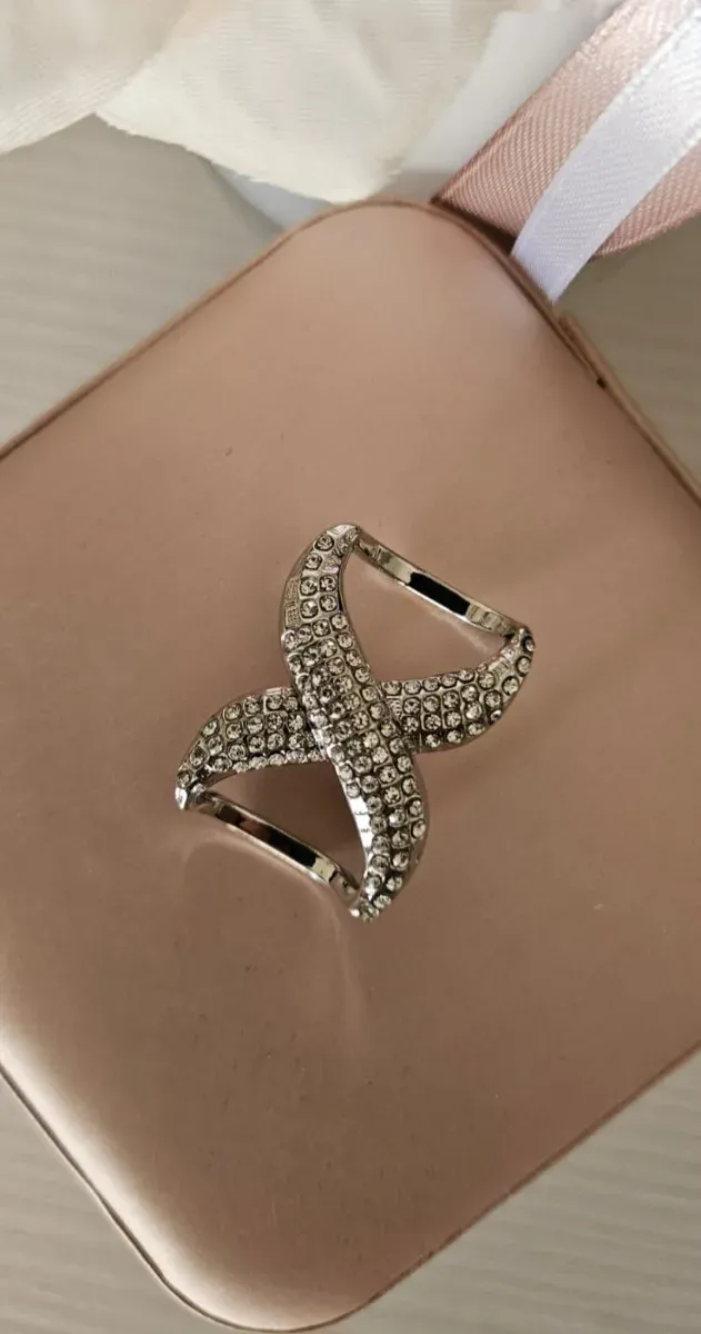 Fermacravatta con brillanti