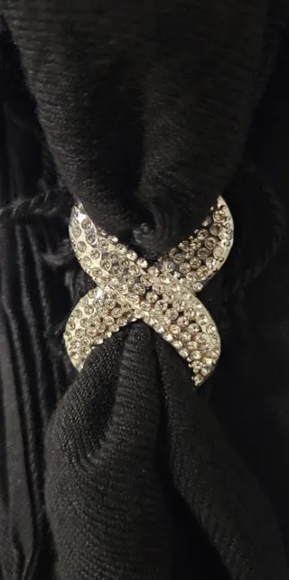 Fermacravatta con brillanti