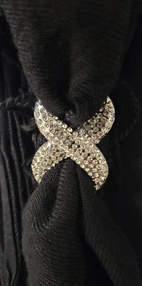 Fermacravatta con brillanti