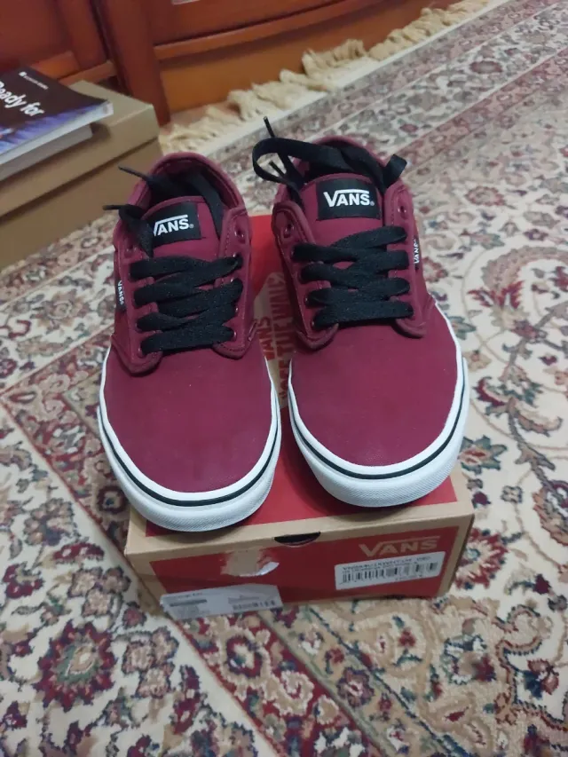 Zapatillas Vans granates y Negras