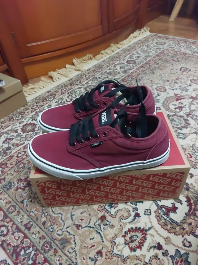 Zapatillas Vans granates y Negras