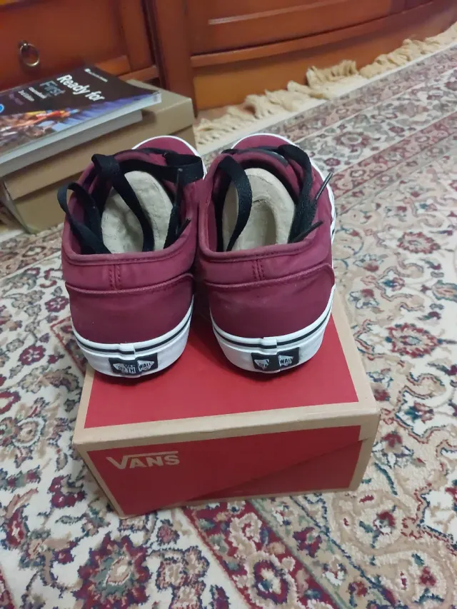 Zapatillas Vans granates y Negras